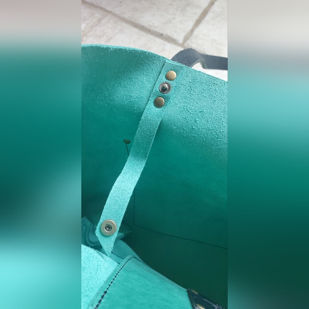 Portland Leather Green Tote Bag - Picture 6 of 9